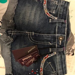 VIGOSS denim embellished shorts! Size 5